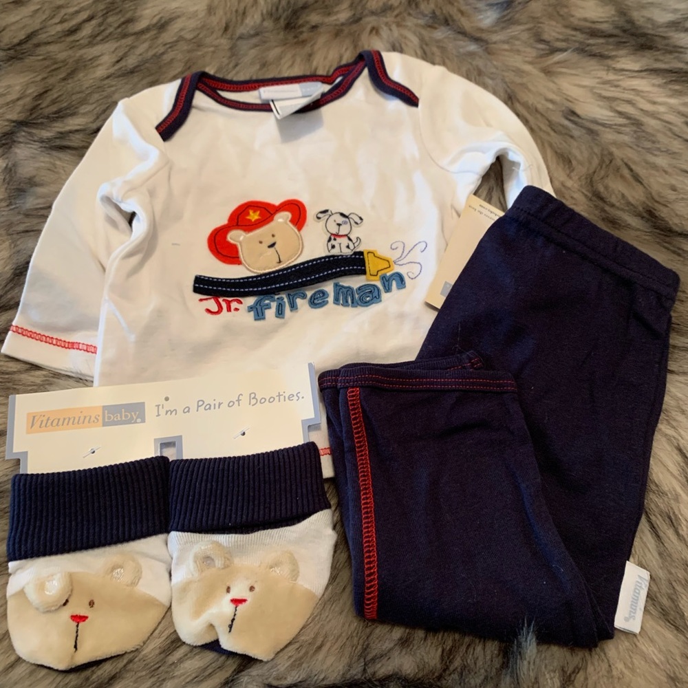 3-6 mos Cute 3pcs fireman set.   Teddy bear Booties top and bottoms